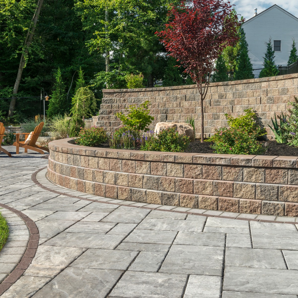 Pisa retaining wall with planters