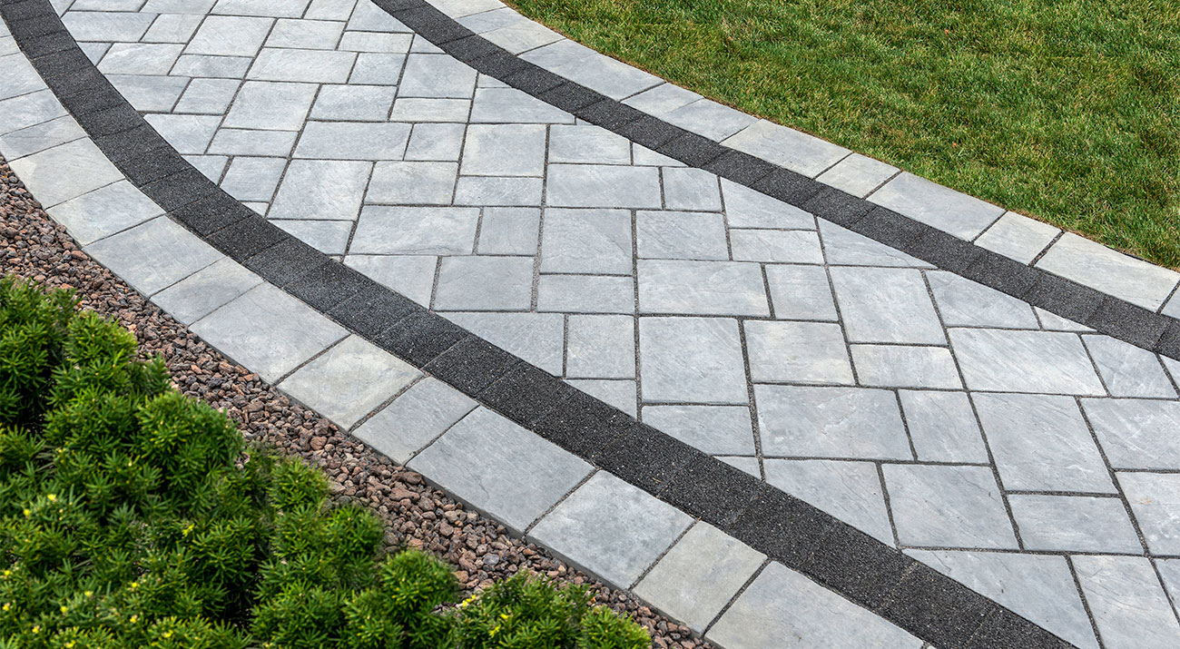 Unilock Richcliff flagstone-textured Elegance paver walkway 