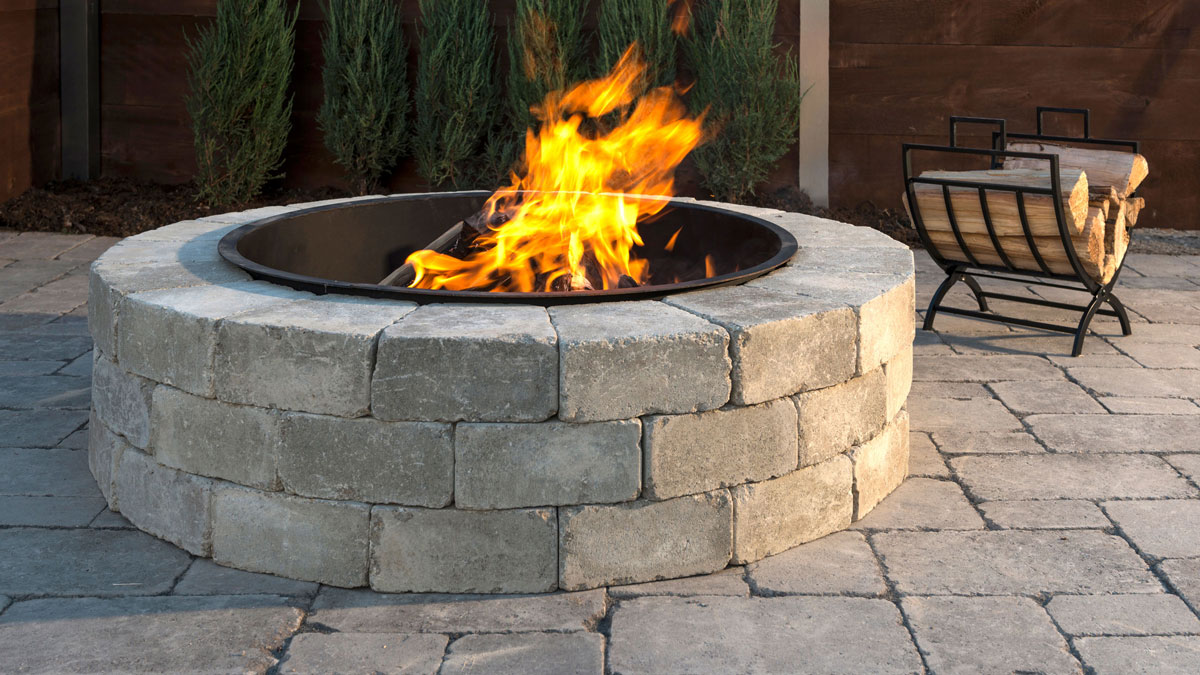 Sunset Firepit Wall Sandstone 1892 2 MOBILE